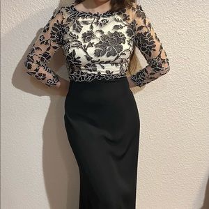 Black and White dress. Size 6. Good condition.